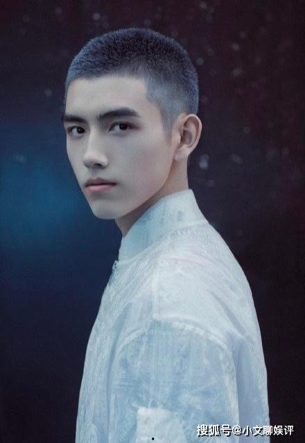 杜宇麒刚生下来的照片,杜宇麒宝宝温馨满溢的初见瞬间”