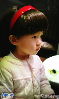 贝儿现在长大的照片,从稚嫩孩童到青春少女的美丽蜕变